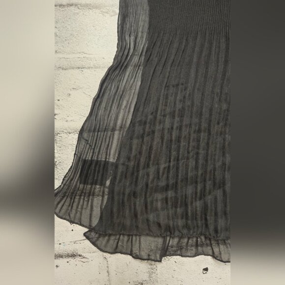 Le Château Black Pleated Chiffon Scarf – Elegant Lightweight Evening Wrap - Picture 4 of 9